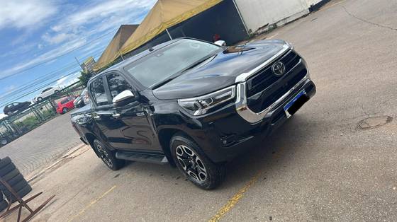 TOYOTA HILUX 2.8 D-4D TURBO DIESEL CD SRX 4X4 AUTOMÁTICO